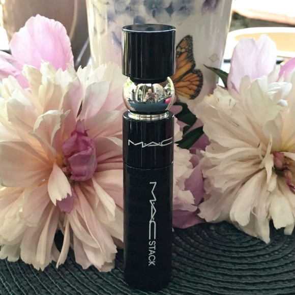 MAC Lashes To Lips Kit: Relentlessly Red Lipstick, Mini MacStack + *BNIB - Picture 6 of 16